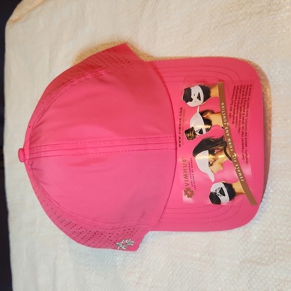 Vimhue Caps engineered by women for women. Pink with UPF-50+ protection - Picture 1 of 5